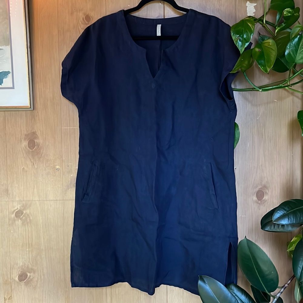 “Embellish” navy blue 100% linen tunic with pockets Medium